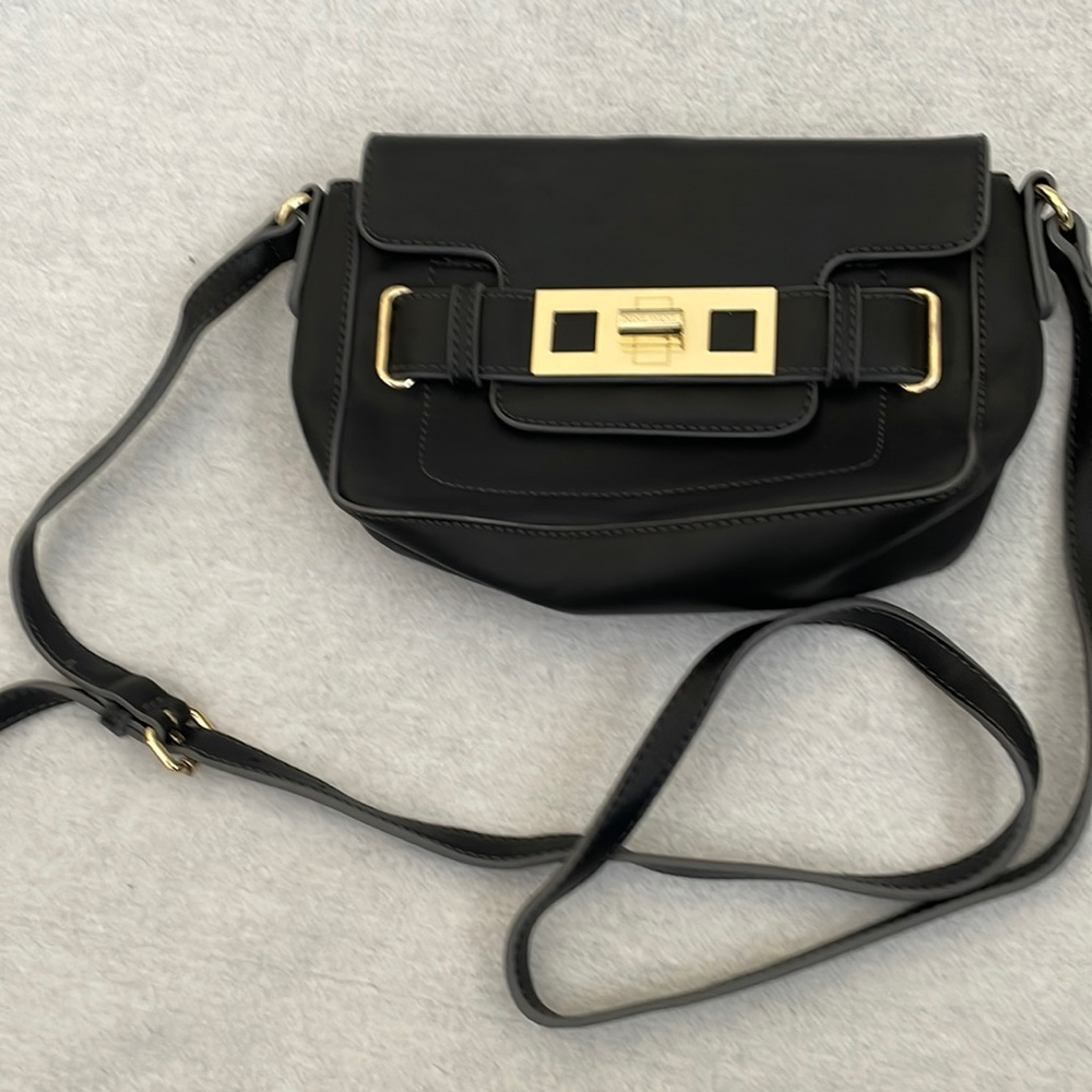 Magnetic closure Nine West crossbody